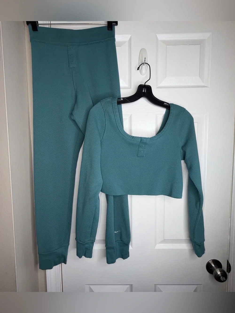 NWOT Nike Women’s Medium Everyday Waffle Knit Crop Top & Legging Pant Set M Teal